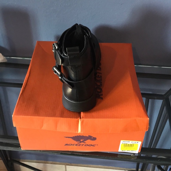 Shoe - Picture 2 of 5